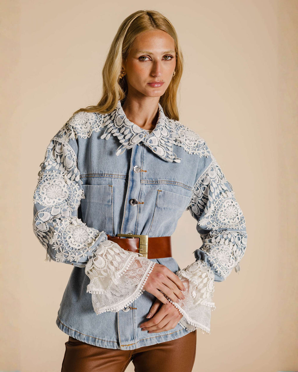 Jaqueta jeans com renda