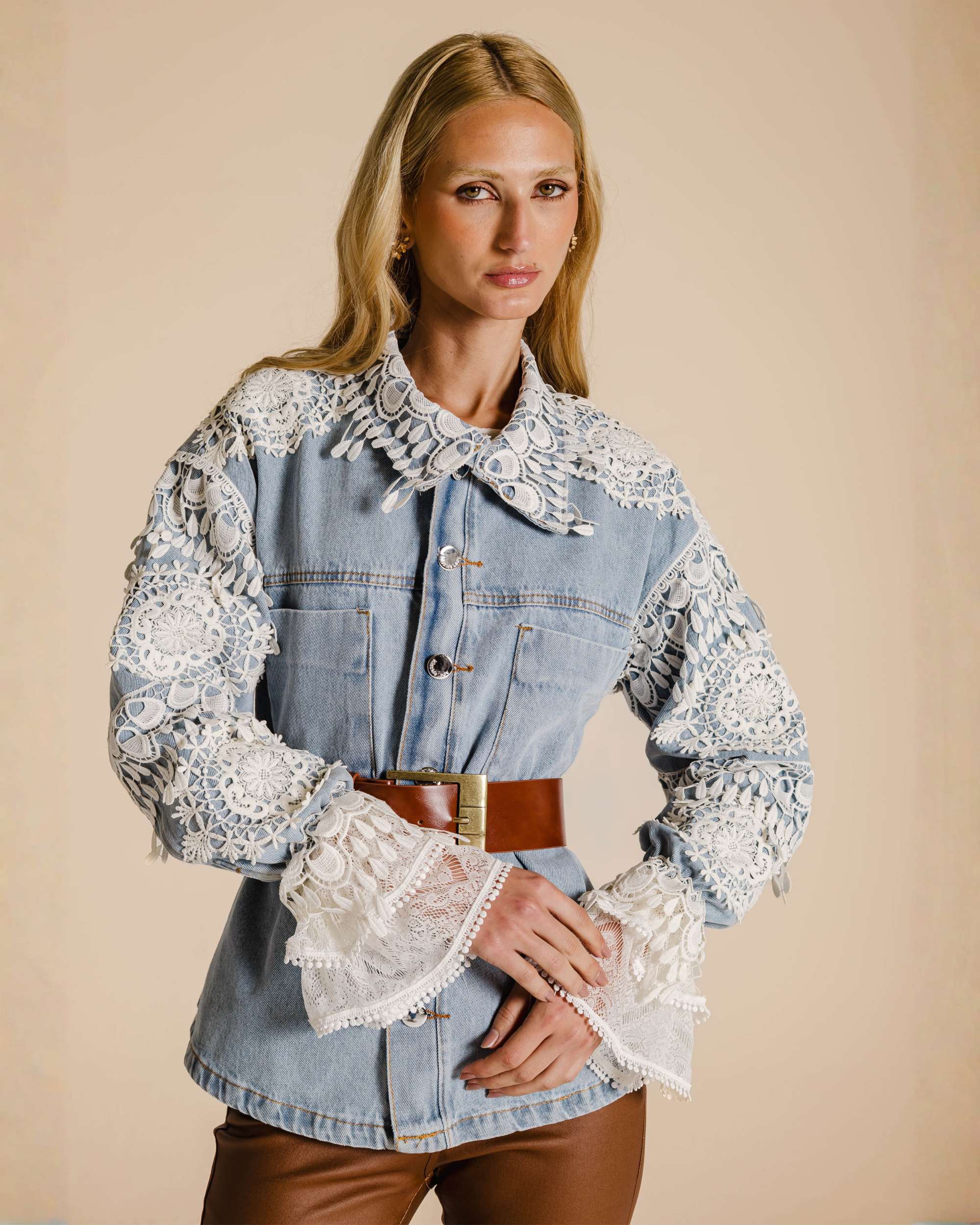 Jaqueta jeans com renda