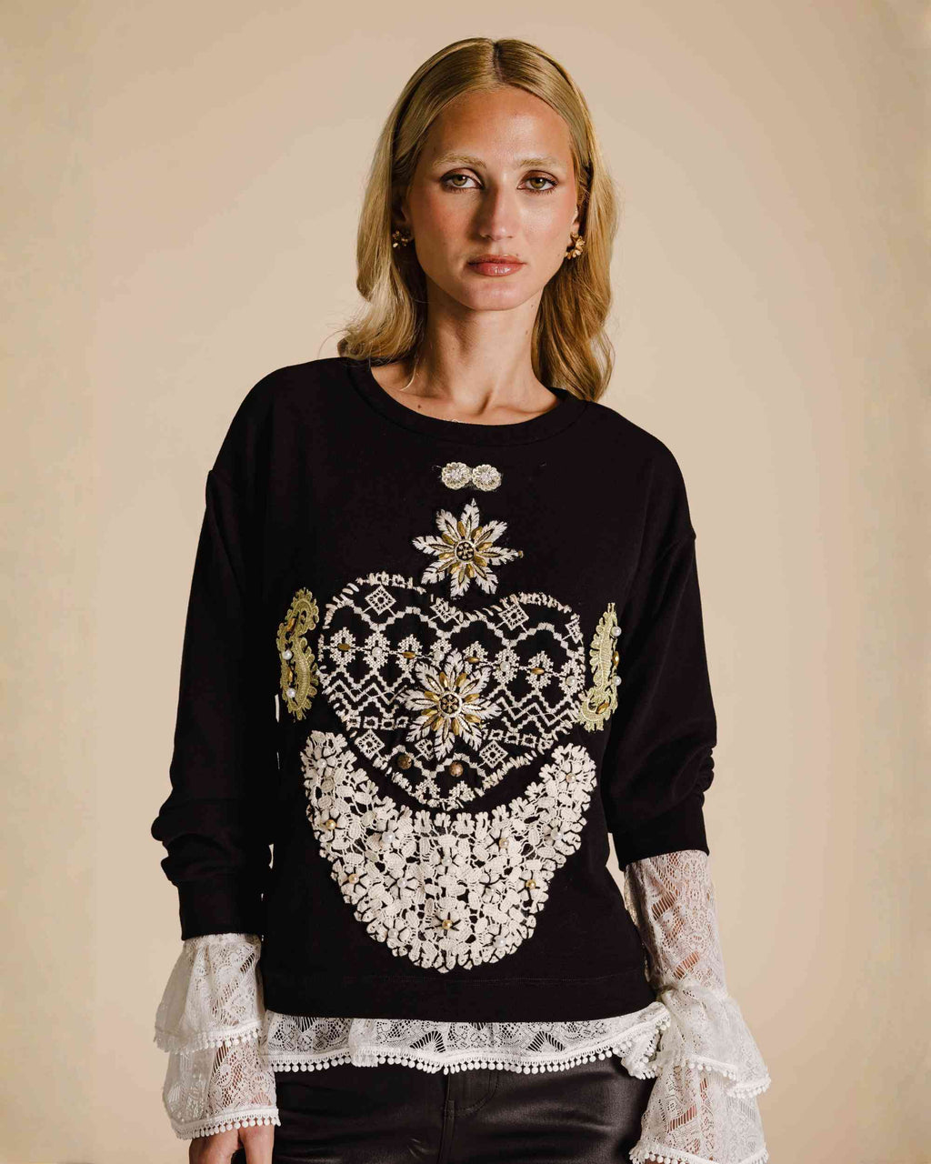 Blusa de moletom bordado preto