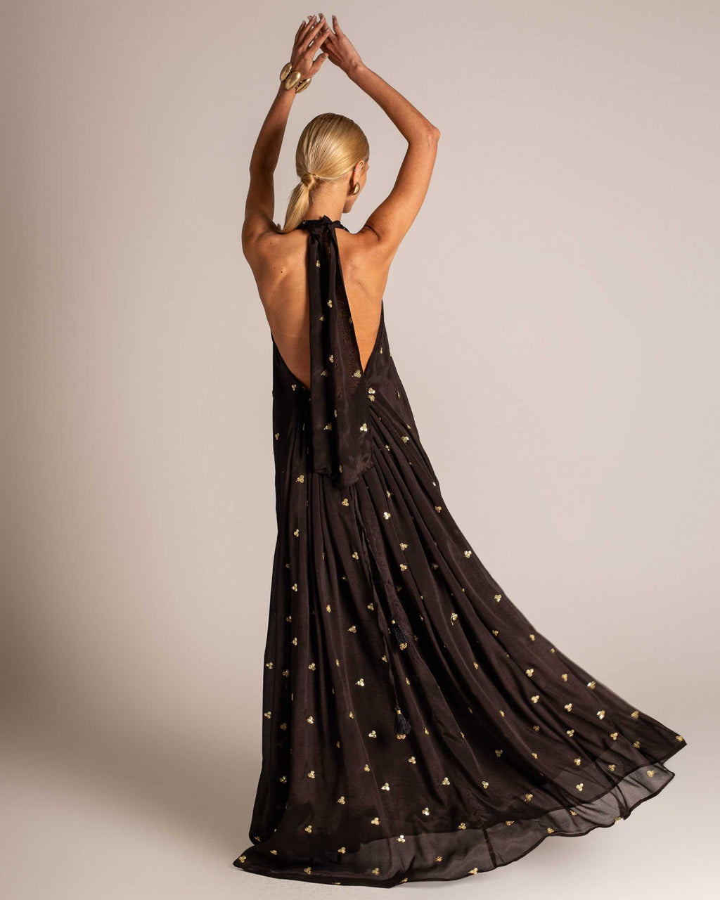 Vestido longo frente única com bordado metalizado