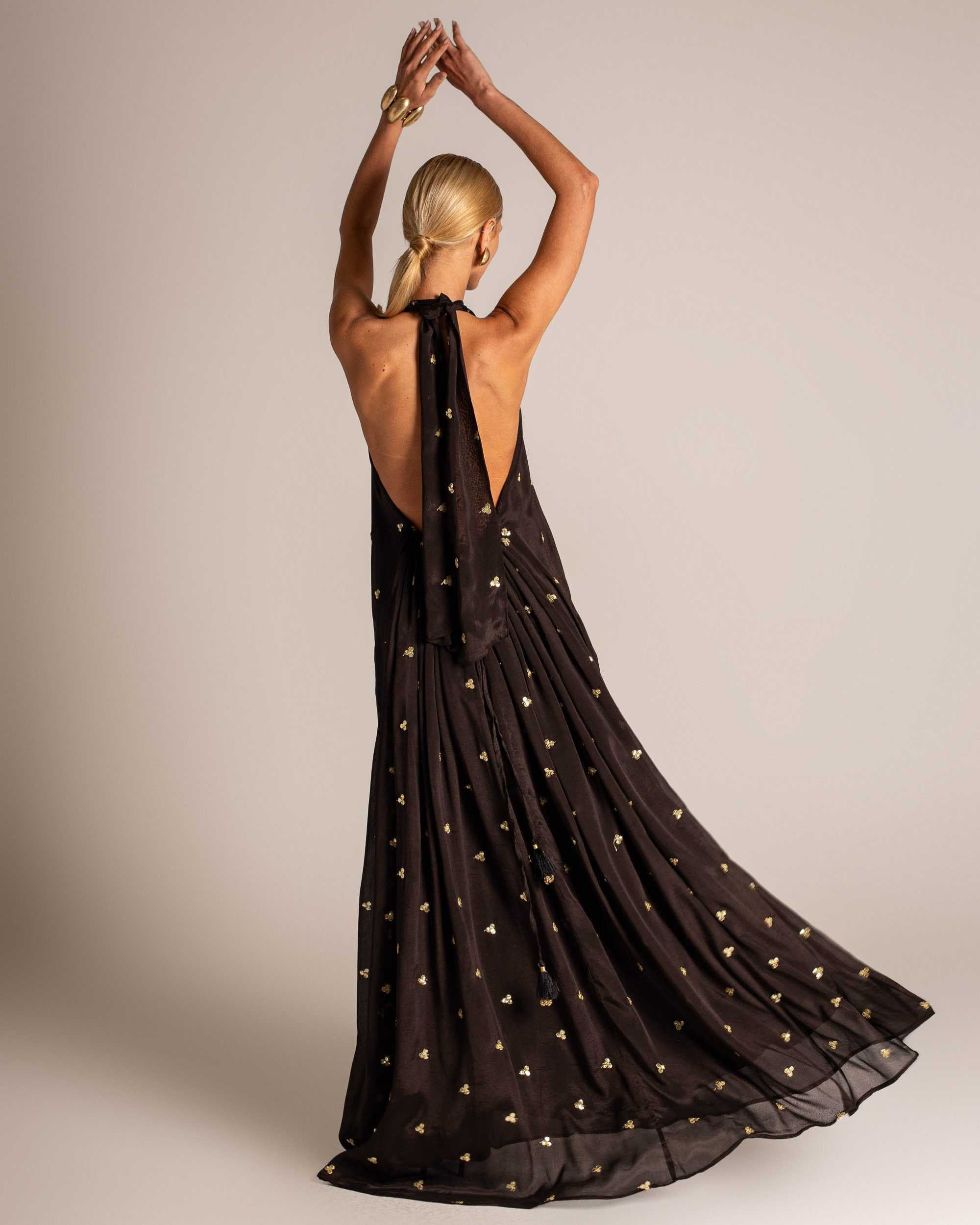 Vestido longo frente única com bordado metalizado