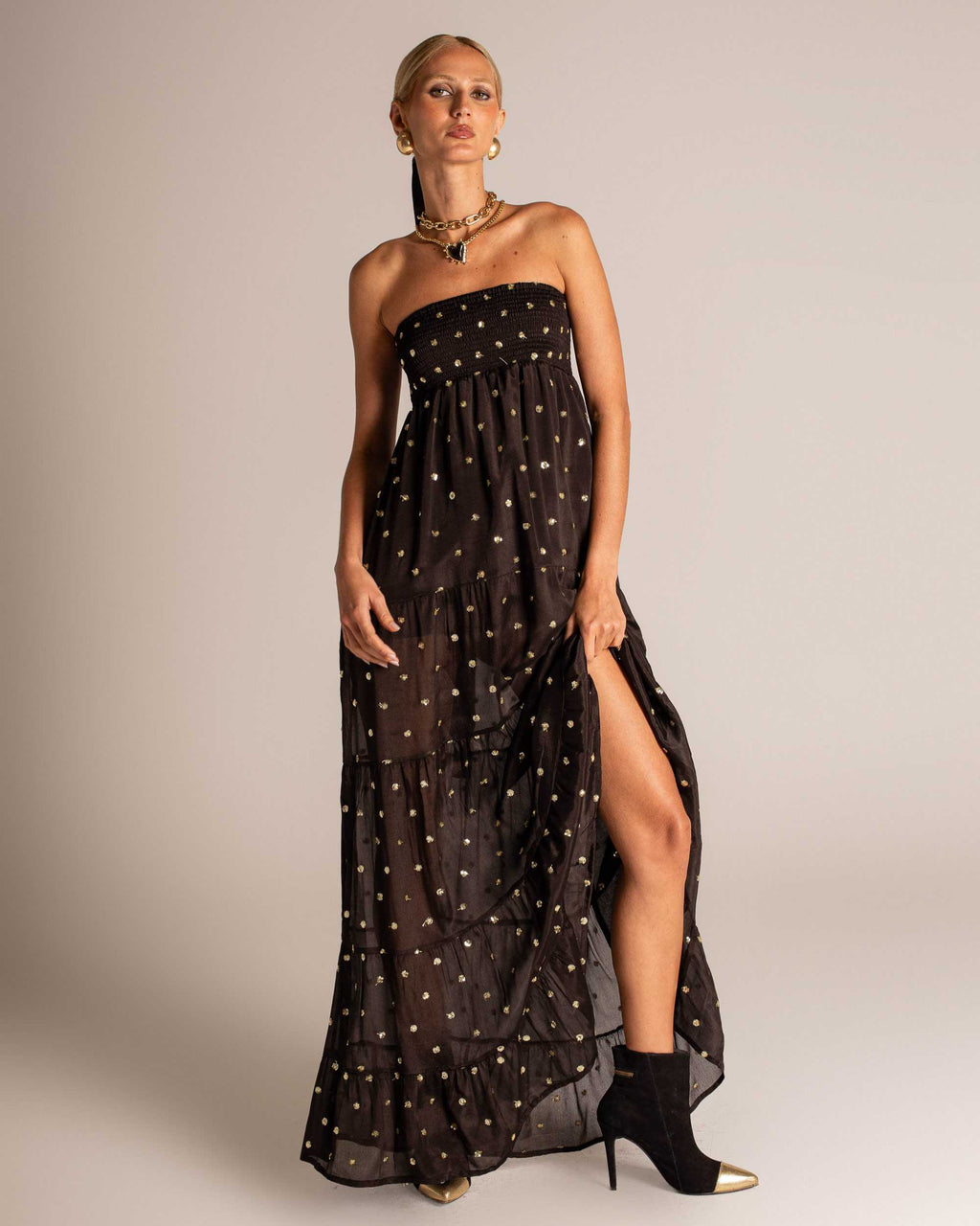 Vestido longo tomara que caia com bordado metalizado